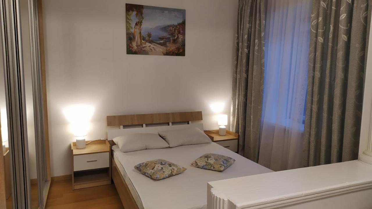 Loft House Aparthotel Odessa Exteriör bild
