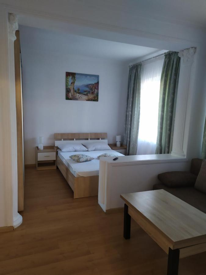 Loft House Aparthotel Odessa Exteriör bild